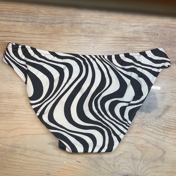 NWT Zebra Print Scoop Front Bikini Bottoms - Picture 5 of 8